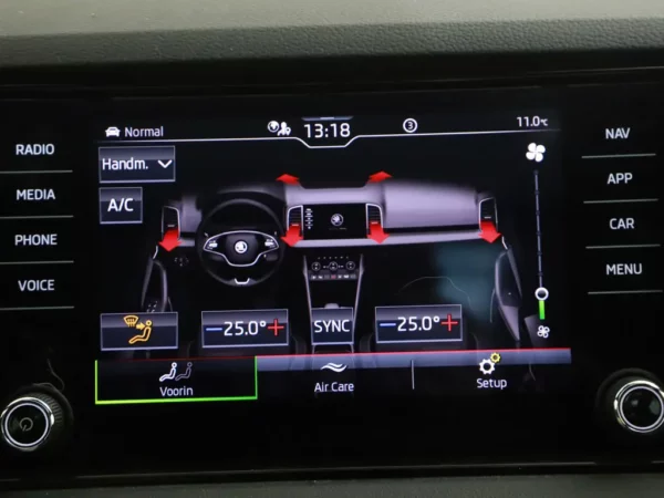 Photo 18 of 34 of TMBJR7NU6M5017005 Skoda Karoq 1.5 TSI ACT Sportline Business LED