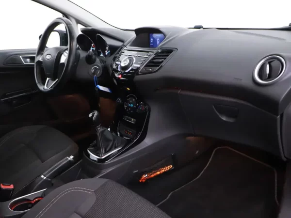 Photo 19 of 24 of WF0DXXGAKDFT49806 Ford Fiesta 1.0 EcoBoost Titanium