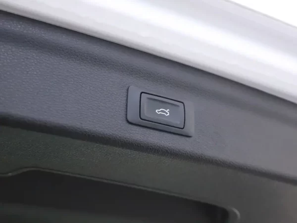 Photo 19 of 28 of WAUZZZF3XR1006511 Audi Q3 45 TFSI e edition