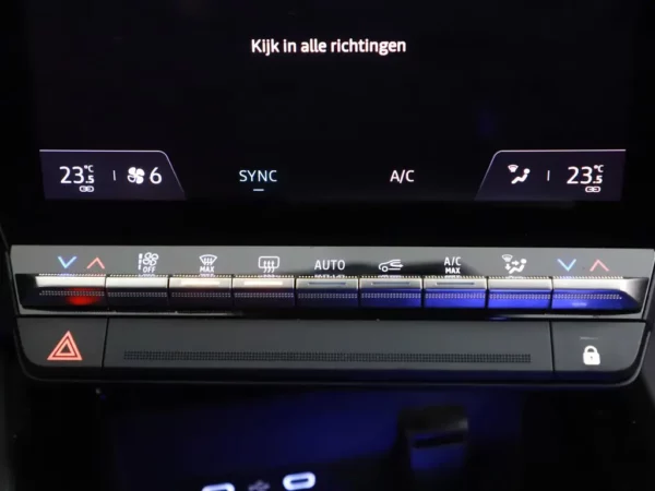 Photo 19 of 29 of VF1RHN00070299589 Renault Austral 1.2 E-Tech full hybrid 200 Techno