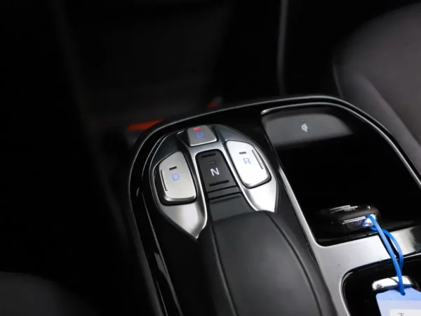 Photo 19 of 30 of KMHC851JFLU065099 Hyundai IONIQ Comfort EV 38 kWh