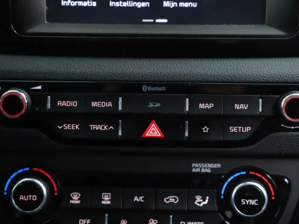 Photo 19 of 30 of KNACC81CGK5296178 Kia Niro 1.6 GDi Hybrid DynamicLine (5-drs