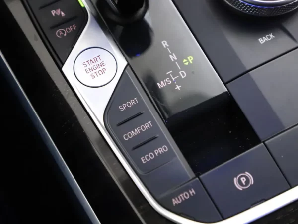 BMW 3-serie 320i High Executive (4-drs Sedan)