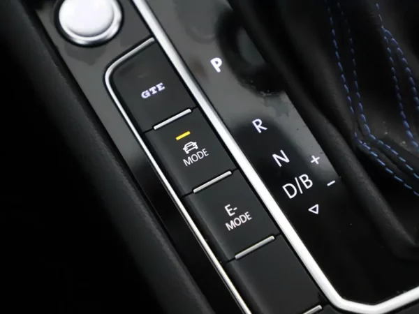 Photo 19 of 30 of WVWZZZ3CZJE189716 Volkswagen Passat Variant 1.4 TSI GTE (5-drs