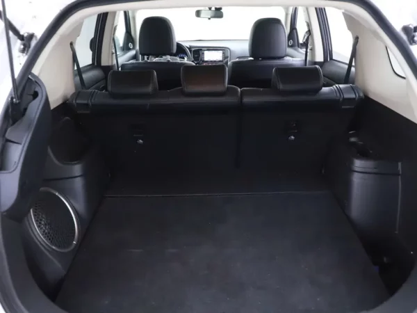 Photo 19 of 31 of JMBXDGG2WEZ002903 Mitsubishi Outlander 2.0 PHEV Instyle