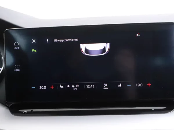 Photo 19 of 32 of TMBJR7NX0LY013295 Skoda Octavia Combi 1.5 TSI First Edition Winterpakket