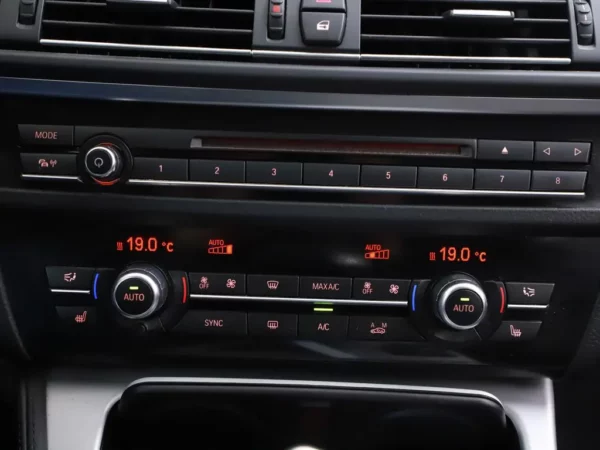 Photo 19 of 34 of WBA5G11040GC99540 BMW 5 Serie Touring 520i Aut. High Executive LED