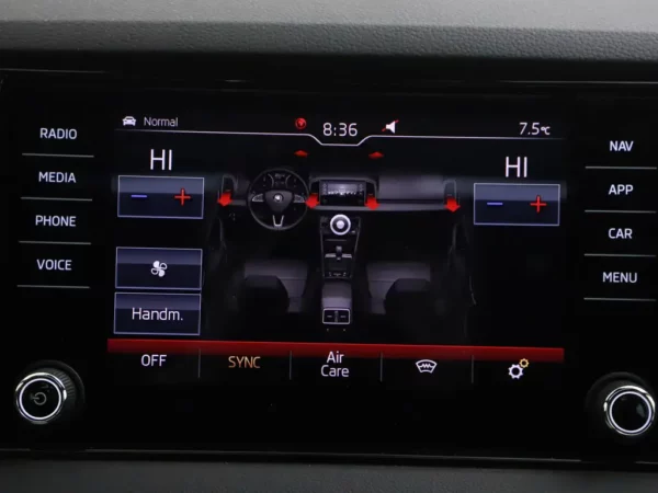 Photo 19 of 37 of TMBJR7NU0L5044196 Skoda Karoq 1.5 TSI AUT .Sportline Business LED