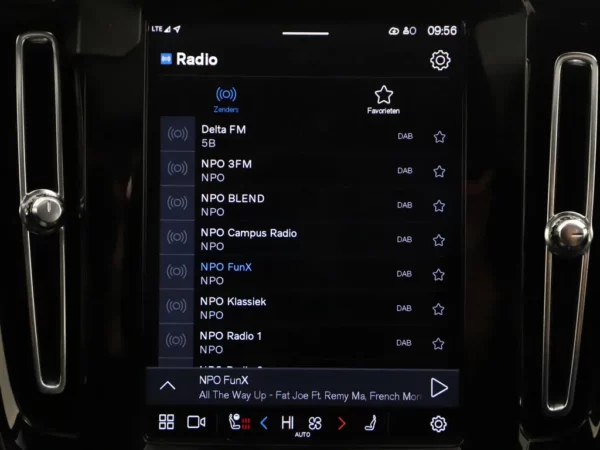 Photo 19 of 38 of YV1XZEDVEM2461653 Volvo XC40 Recharge P8 AWD R-Design