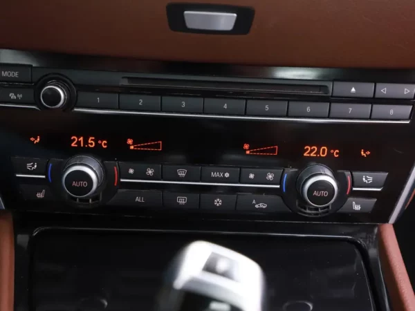 Photo 19 of 40 of WBASP61030DV47940 BMW 5 Serie Gran Turismo 530xd High Executive