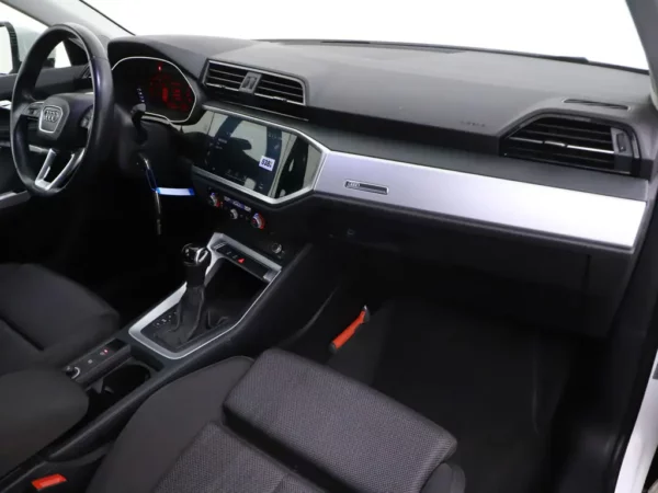 Photo 20 of 27 of WAUZZZF30L1041209 Audi Q3 35 TFSI Aut. Pro Line