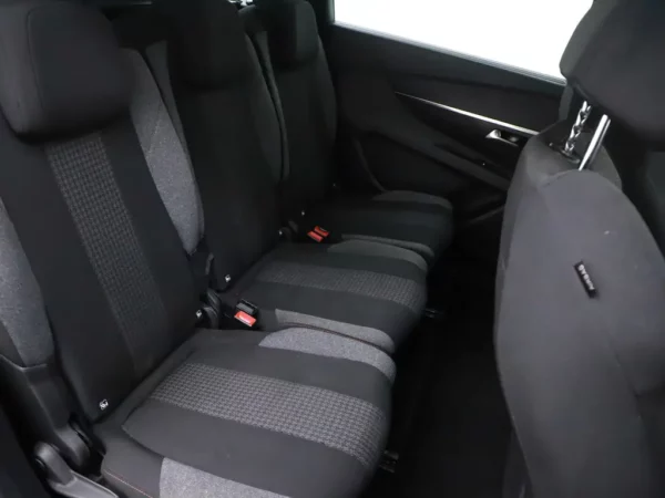 Photo 20 of 28 of VF3MRHNSMMS150928 Peugeot 5008 1.2 PureTech Premium 7-SEATS