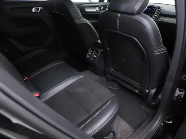 Photo 20 of 30 of YV1XZEDVEM2481671 Volvo XC40 Recharge P8 AWD R-Design LED