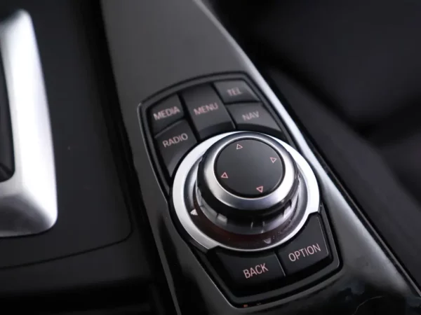 Photo 20 of 31 of WBA8A71040K742832 BMW 3-serie 330i Centennial High Executive Sport LED