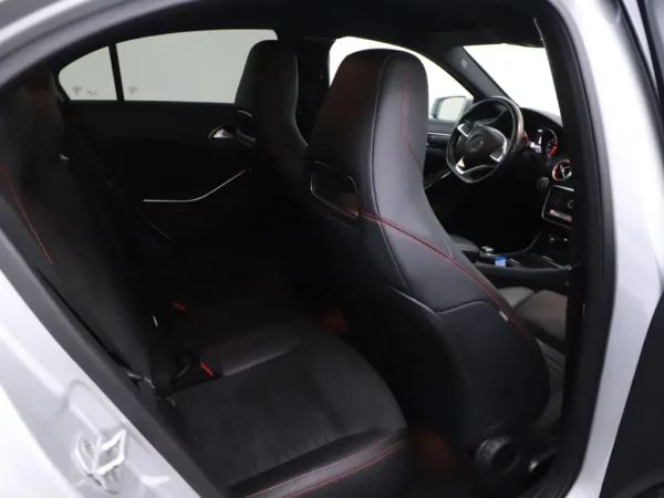 Mercedes-Benz A-Klasse 180 Aut. Business Solution AMG