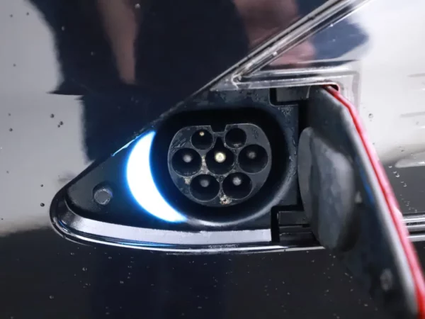 Photo 20 of 33 of 5YJSA7E26JF270000 Tesla Model S 100D (5-drs Hatchb.) Cruise