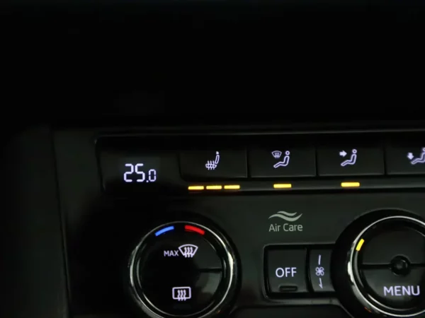 Photo 20 of 34 of TMBJR7NU6M5017005 Skoda Karoq 1.5 TSI ACT Sportline Business LED