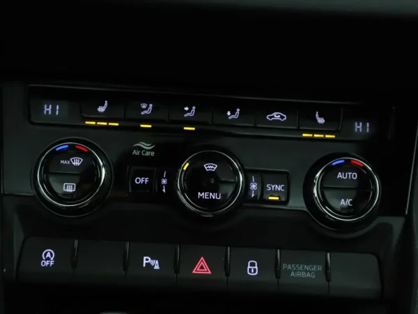 Photo 20 of 37 of TMBJR7NU0L5044196 Skoda Karoq 1.5 TSI AUT .Sportline Business LED