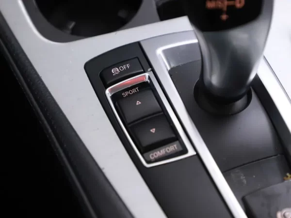 Photo 20 of 37 of WBA5G11060D177843 BMW 5 Serie Touring 520i High Executive Leder