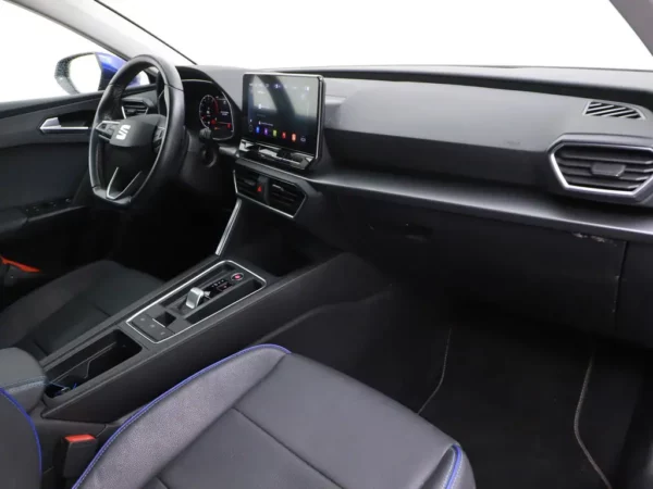 Photo 21 of 26 of VSSZZZKLZMR049700 SEAT Leon ST 1.5 eTSI DSG Style Launch Edition