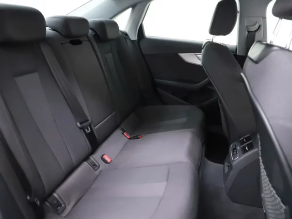 Audi A4 Limousine 40 TFSI Advanced Edition