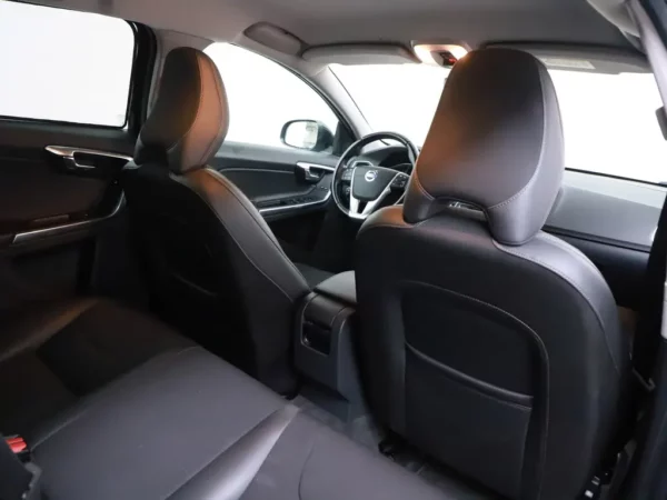 Photo 21 of 29 of YV1FW45C1F1253243 Volvo V60 1.6 T3 Momentum Nav