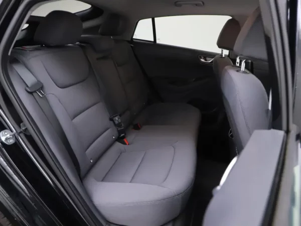 Photo 21 of 30 of KMHC851JFLU065099 Hyundai IONIQ Comfort EV 38 kWh