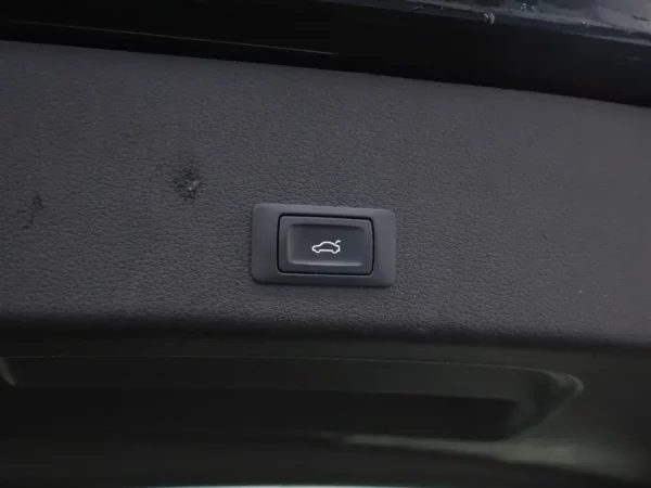 Photo 21 of 30 of WAUZZZGE6LB039975 Audi e-tron 50 quattro edition 71 kWh