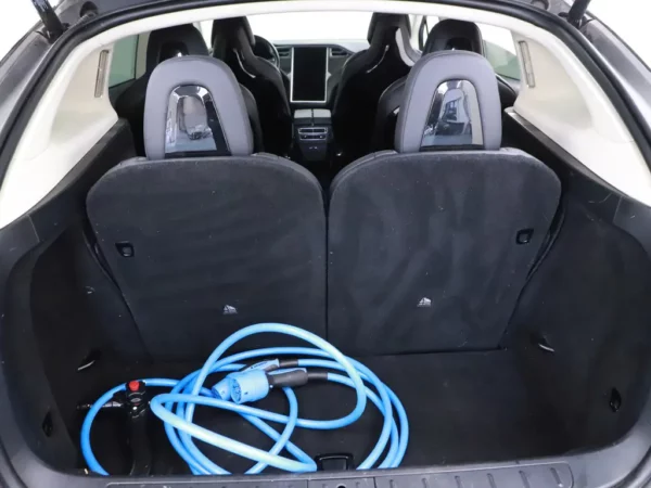 Photo 21 of 31 of 5YJXCCE22GF012440 Tesla Model X 90D Base 6p. LED