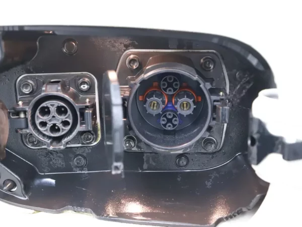 Photo 21 of 31 of JMBXDGG2WEZ002903 Mitsubishi Outlander 2.0 PHEV Instyle