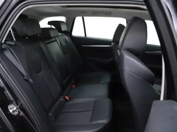 Photo 21 of 31 of TMBJW8NX1NY085740 Skoda Octavia Combi 1.4 TSI iV PHEV Business Plus