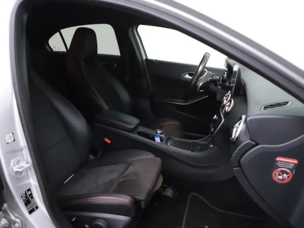 Mercedes-Benz A-Klasse 180 Aut. Business Solution AMG