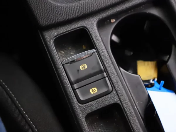 Photo 21 of 32 of TMBJR7NX0LY013295 Skoda Octavia Combi 1.5 TSI First Edition Winterpakket