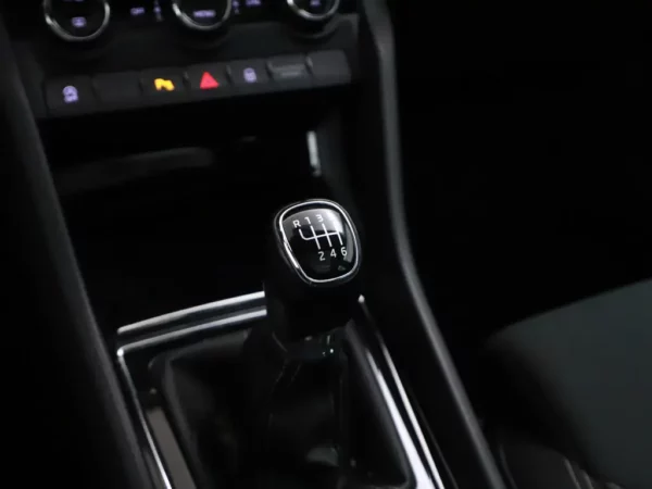 Photo 21 of 34 of TMBJR7NU6M5017005 Skoda Karoq 1.5 TSI ACT Sportline Business LED