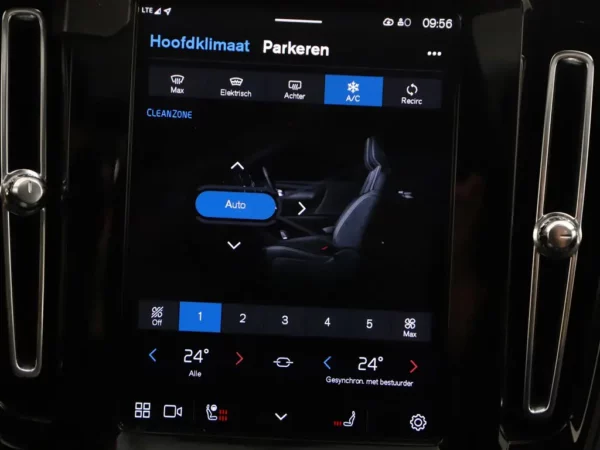 Photo 21 of 38 of YV1XZEDVEM2461653 Volvo XC40 Recharge P8 AWD R-Design