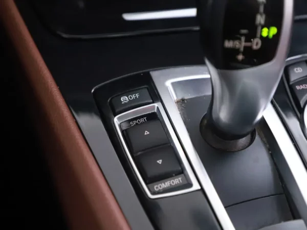 Photo 21 of 40 of WBASP61030DV47940 BMW 5 Serie Gran Turismo 530xd High Executive