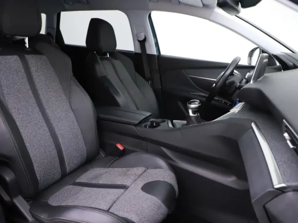 Photo 22 of 28 of VF3MRHNSJKL032587 Peugeot 5008 1.2 PureTech Allure Navi