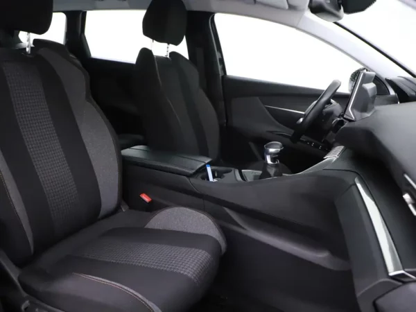 Photo 22 of 28 of VF3MRHNSMMS150928 Peugeot 5008 1.2 PureTech Premium 7-SEATS