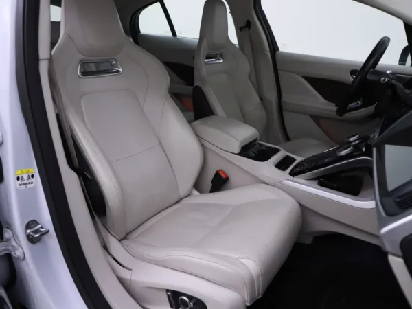 Photo 22 of 29 of SADHA2B16K1F60501 Jaguar I-PACE EV400 First Edition S 90 kWh PANO