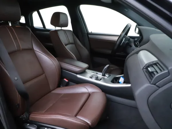 Photo 22 of 29 of WBAXW110900P42105 BMW X4 xDrive20i Aut. High Executive M-Sport