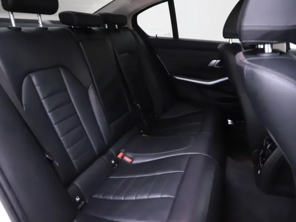 BMW 3-serie 320i High Executive (4-drs Sedan)