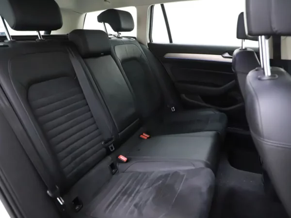 Photo 22 of 30 of WVWZZZ3CZJE189716 Volkswagen Passat Variant 1.4 TSI GTE (5-drs