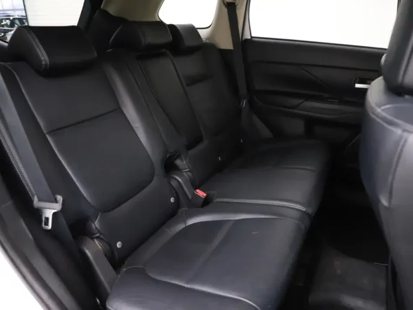 Photo 22 of 31 of JMBXDGG2WEZ002903 Mitsubishi Outlander 2.0 PHEV Instyle