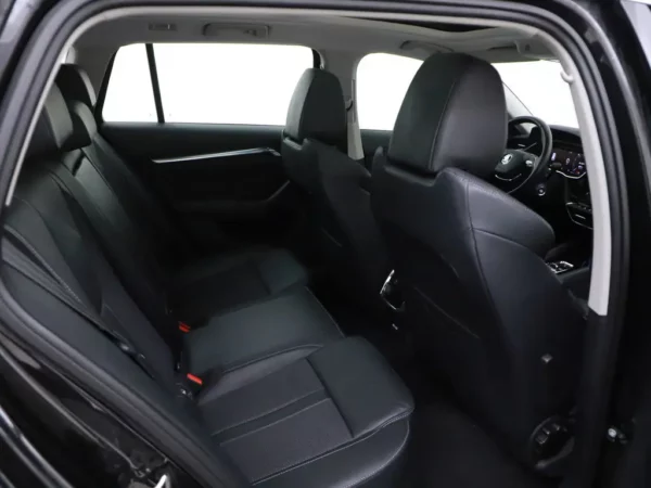 Photo 22 of 31 of TMBJW8NX1NY085740 Skoda Octavia Combi 1.4 TSI iV PHEV Business Plus