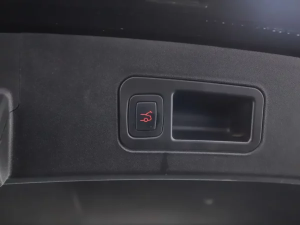 Photo 22 of 33 of 5YJSA7E26JF270000 Tesla Model S 100D (5-drs Hatchb.) Cruise