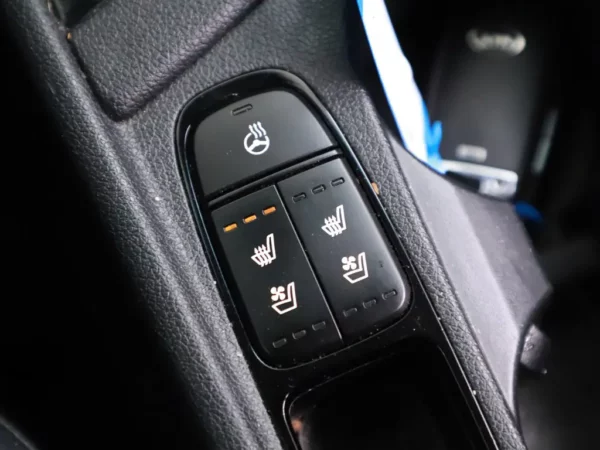 Photo 22 of 35 of KNACC81CGH5054995 Kia Niro 1.6 GDi Hybrid ExecutiveLine