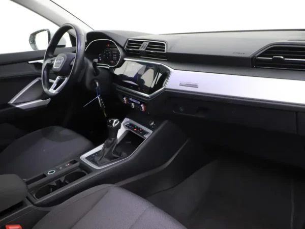 Photo 23 of 28 of WAUZZZF3XR1006511 Audi Q3 45 TFSI e edition