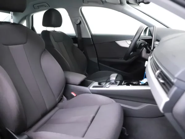 Audi A4 Limousine 40 TFSI Advanced Edition