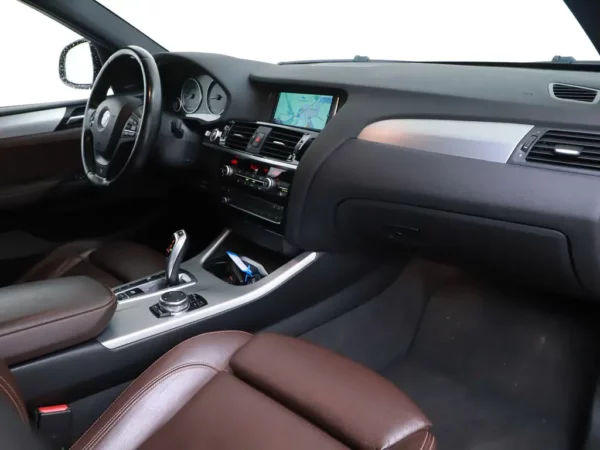 Photo 23 of 29 of WBAXW110900P42105 BMW X4 xDrive20i Aut. High Executive M-Sport