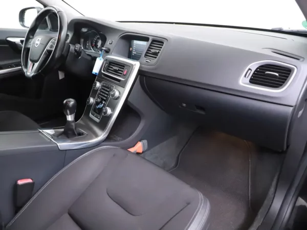 Photo 23 of 29 of YV1FW45C1F1253243 Volvo V60 1.6 T3 Momentum Nav